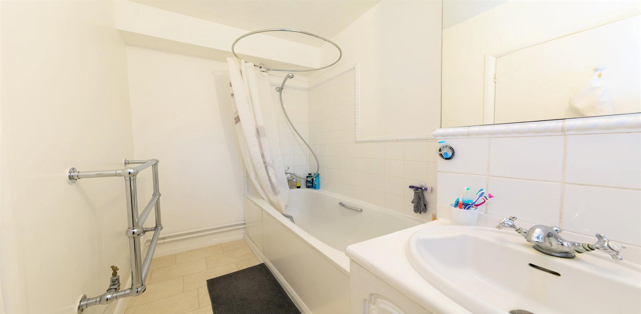 Modern and Central Apartment Wymering Road, Maida Vale